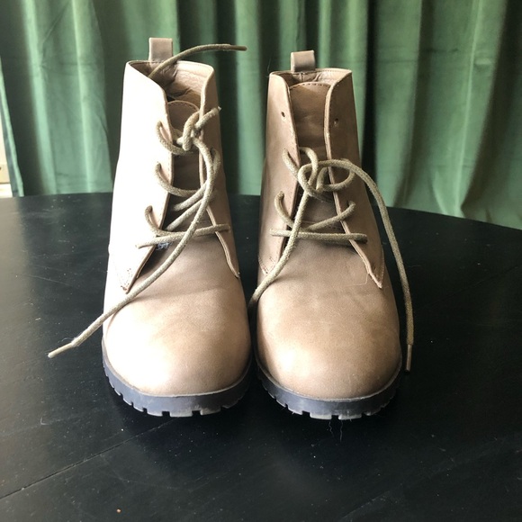 Women’s Tan Lace Up Ankle Boots Size 6US! ✨ - Picture 7 of 9